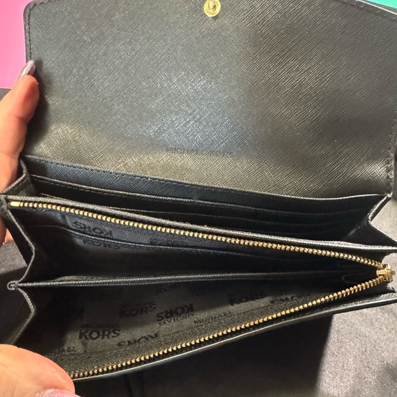 Michael Kors women’s wallet - Picture 3 of 3